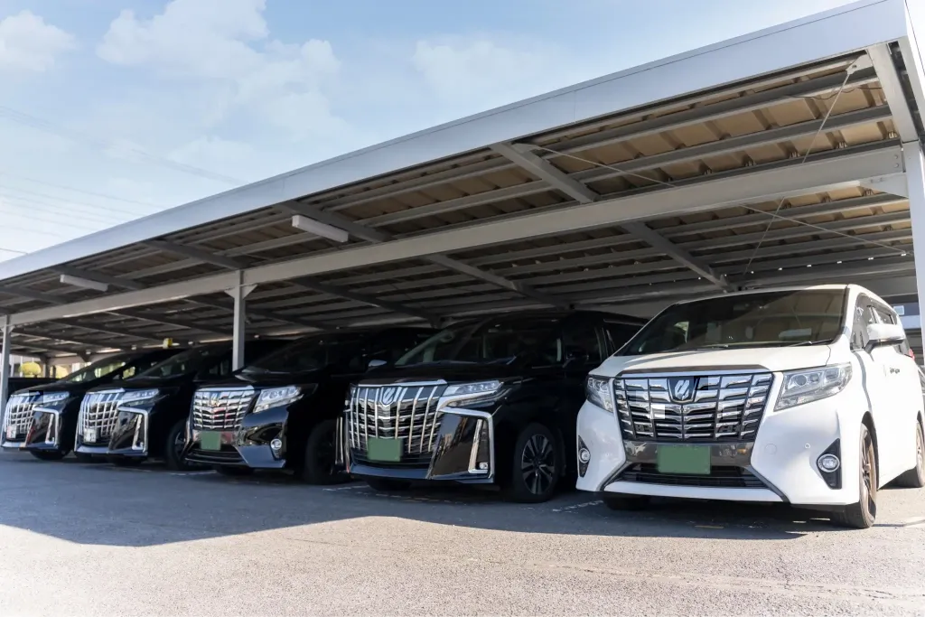 Toyota Alphard premium minivan used for the free airport taxi service