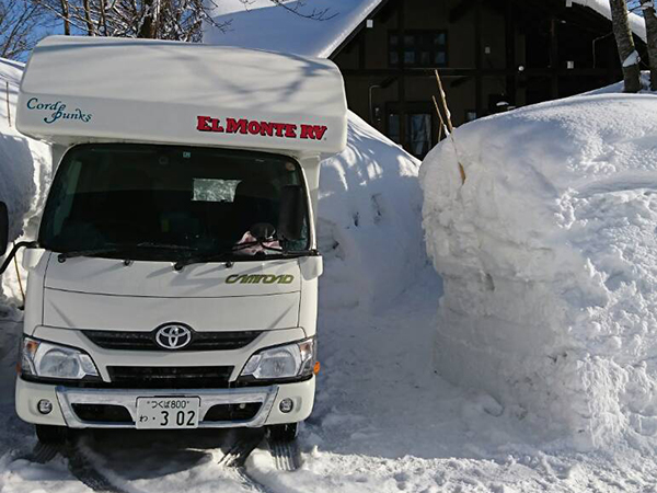 Four-wheel drive makes it easy to drive on snowy roads